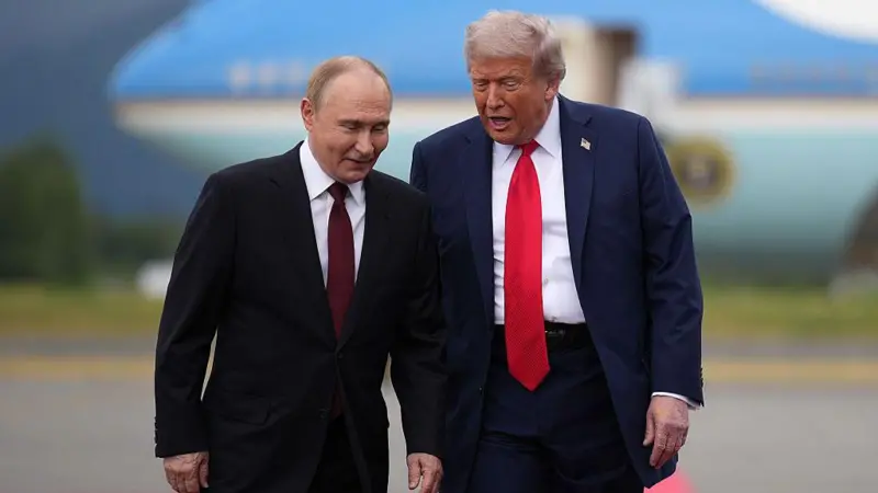 Trump y Putin se reúnen en Alaska con el futuro de la guerra de Ucrania sobre la mesa de negociaciones Trump y Putin se reúnen en Alaska con el futuro de la guerra de Ucrania sobre la mesa de negociaciones
