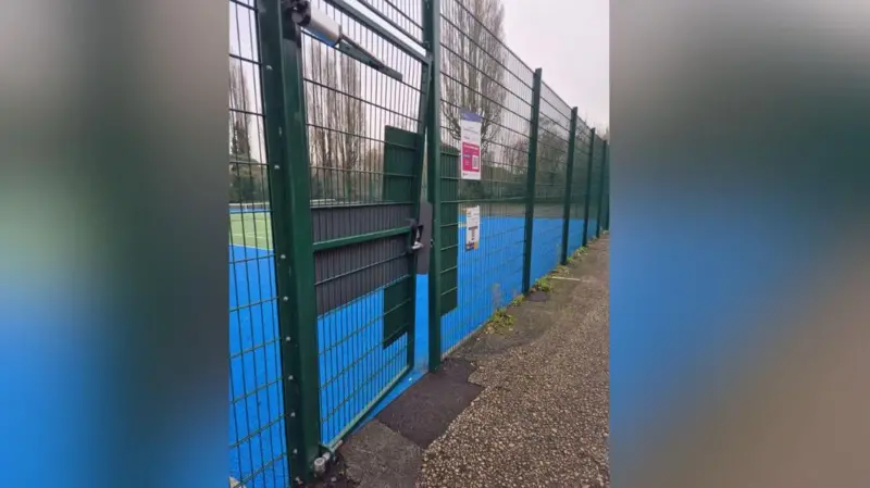 Indignación por daños a un área recreativa por parte de vándalos