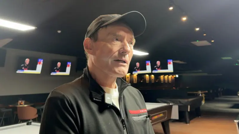 La leyenda del snooker Jimmy White renueva su antiguo club