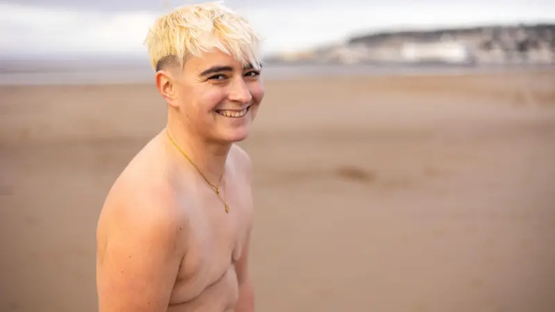 Una sobreviviente de cáncer dice que «los senos no te definen»