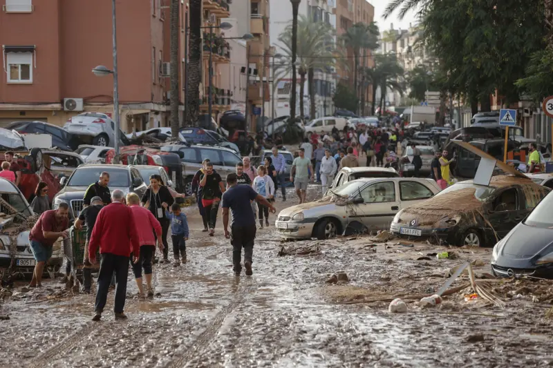 Las impactantes imágenes de las graves inundaciones en España que han dejado más de 90 muertos y decenas de desaparecidos  53f36a90-973f-11ef-a41c-dd1648bd8502.jpg