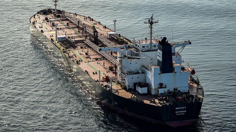 EE.UU. autoriza la compra temporal de petróleo ruso sancionado para combatir la subida de precios por la guerra en Irán