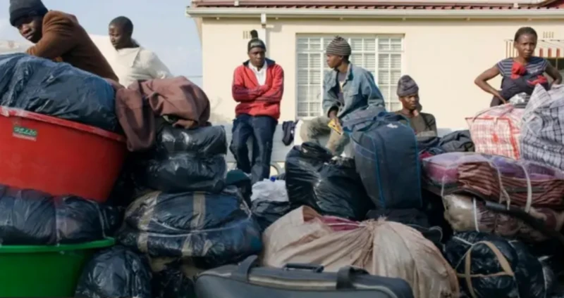 Some immigrants for South Africa dey wait wit dia luggages for evacuation