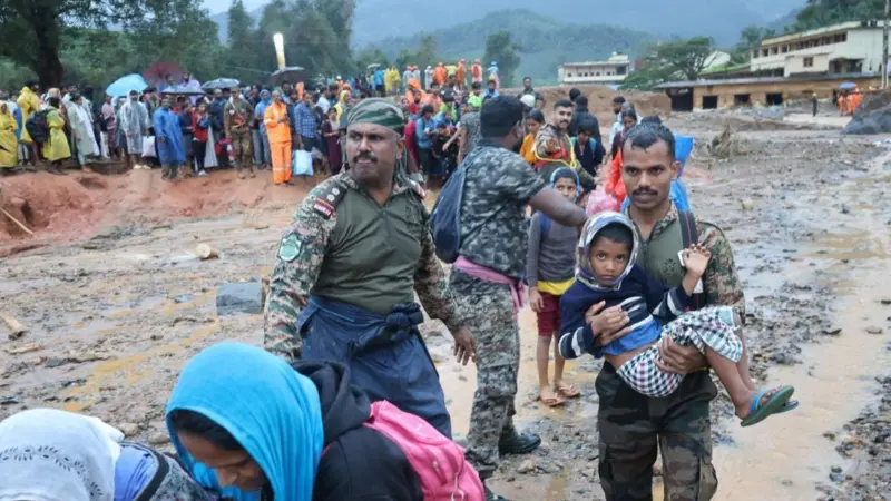 भारतको केरलामा पहिरोमा परी मृत्यु हुनेको संख्या १४४ पुग्यो, ९८ जना बेपत्ता