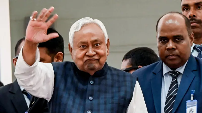 कीर्तिमान बनाउँदै  नितिश कुमार, १०औँ पटक बिहारको मुख्यमन्त्रीको शपथ लिँदै