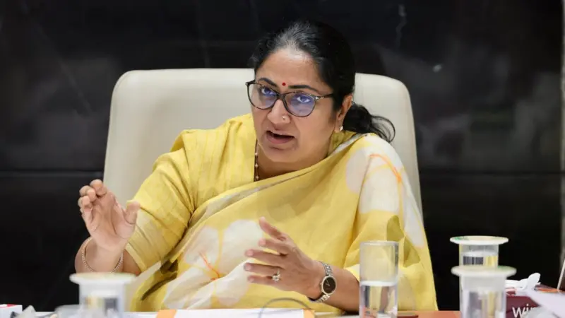 दिल्लीकी मुख्यमन्त्री रेखा गुप्तालाई निवासमै हात समातेर तान्ने प्रयास,  एक जना पक्राउ