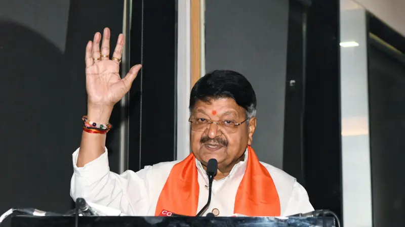 दुषित पानीको मानिसको मृत्यु भएकोबारे प्रश्न गर्दा मन्त्रीले आपत्तिजनक शब्द बोलेपछि...