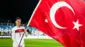 Arda Güler Kosova'da kupaya katılma başasını Türk bayrağı sallayarak kutluyor