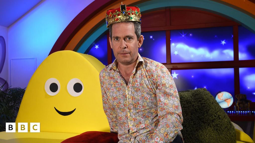 Tom Hollander - Cantankerous King Colin - CBeebies