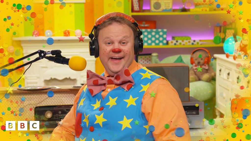 Mr Tumble's Radio Show – Swimming with Fisherman Tumble - CBeebies