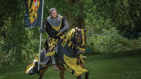 jousting-at-castle.