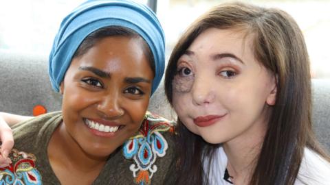 A girl sat next to a woman and they are both smiling, Nikki Lilly and Nadiya Hussain.