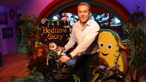 Click to watch Chris Hoy read Giraffe on a Bicycle for CBeebies Bedtime Stories.