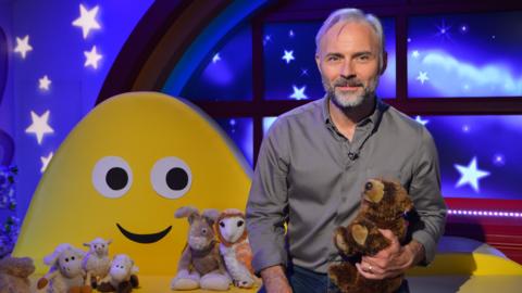 Click to watch Mark Bonnar read Hugless Douglas for CBeebies Bedtime Stories.