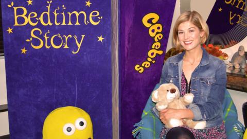 Click to watch Rosamund Pike read Spaghetti with a Yeti for CBeebies Bedtime Stories.