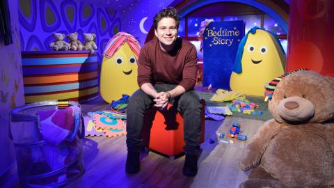 Click to watch Sam Nixon read Daddy Lion's Tea Party for CBeebies Bedtime Stories.