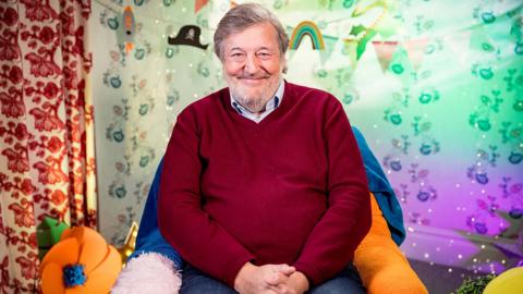 Click to watch Full Stephen Fry read All the ways to be smart for CBeebies Bedtime Stories.