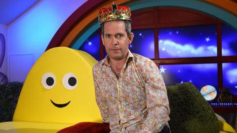 Click to watch Tom Hollander read Cantankerous King Colin for CBeebies Bedtime Stories.