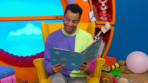 Gyasi Sings and signs nursery rhymes in the CBeebies House.