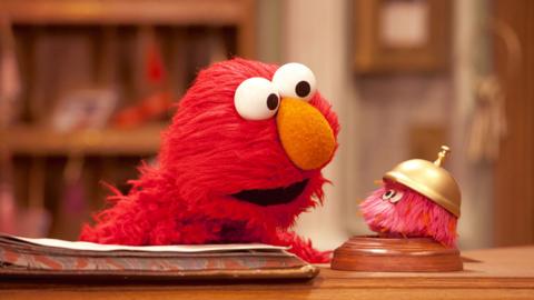 Elmo from The Furchester Hotel talking to Isabel.