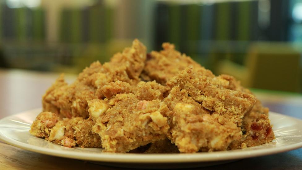 A plate of unbaked biscuits called fifteens.