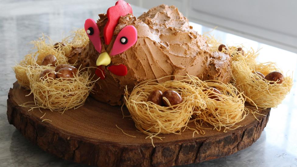 A cake in the shape of a hen.