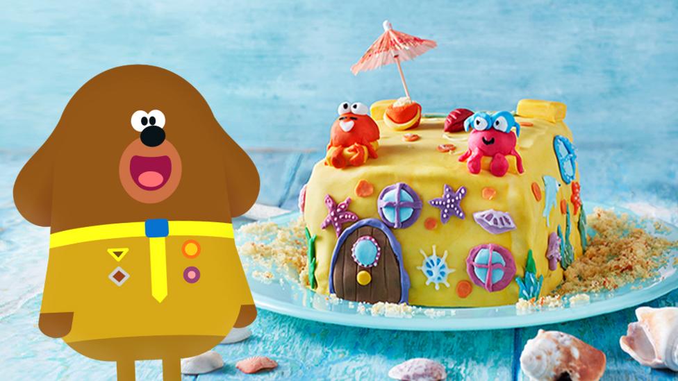 Hey Duggee sandcastle cake