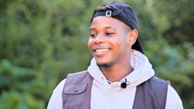 Got What It Takes? - Donel helps the singers with their socials