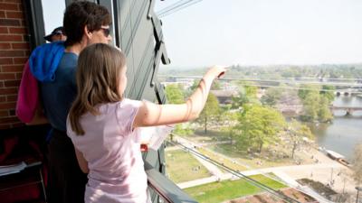 The Royal Shakespeare Company - Tower Visit & Theatre Tours - CBBC - BBC