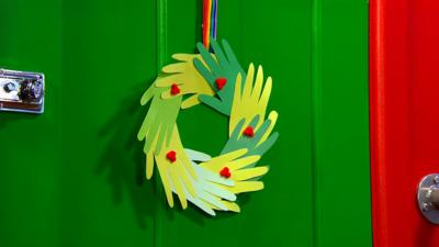 CBeebies House - Make your own Christmas wreath with Evie.