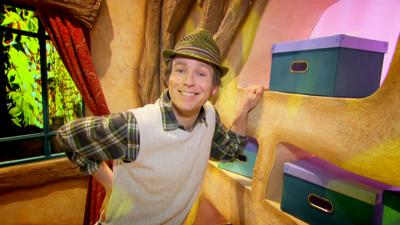 Elves and the Shoemaker - CBeebies - BBC