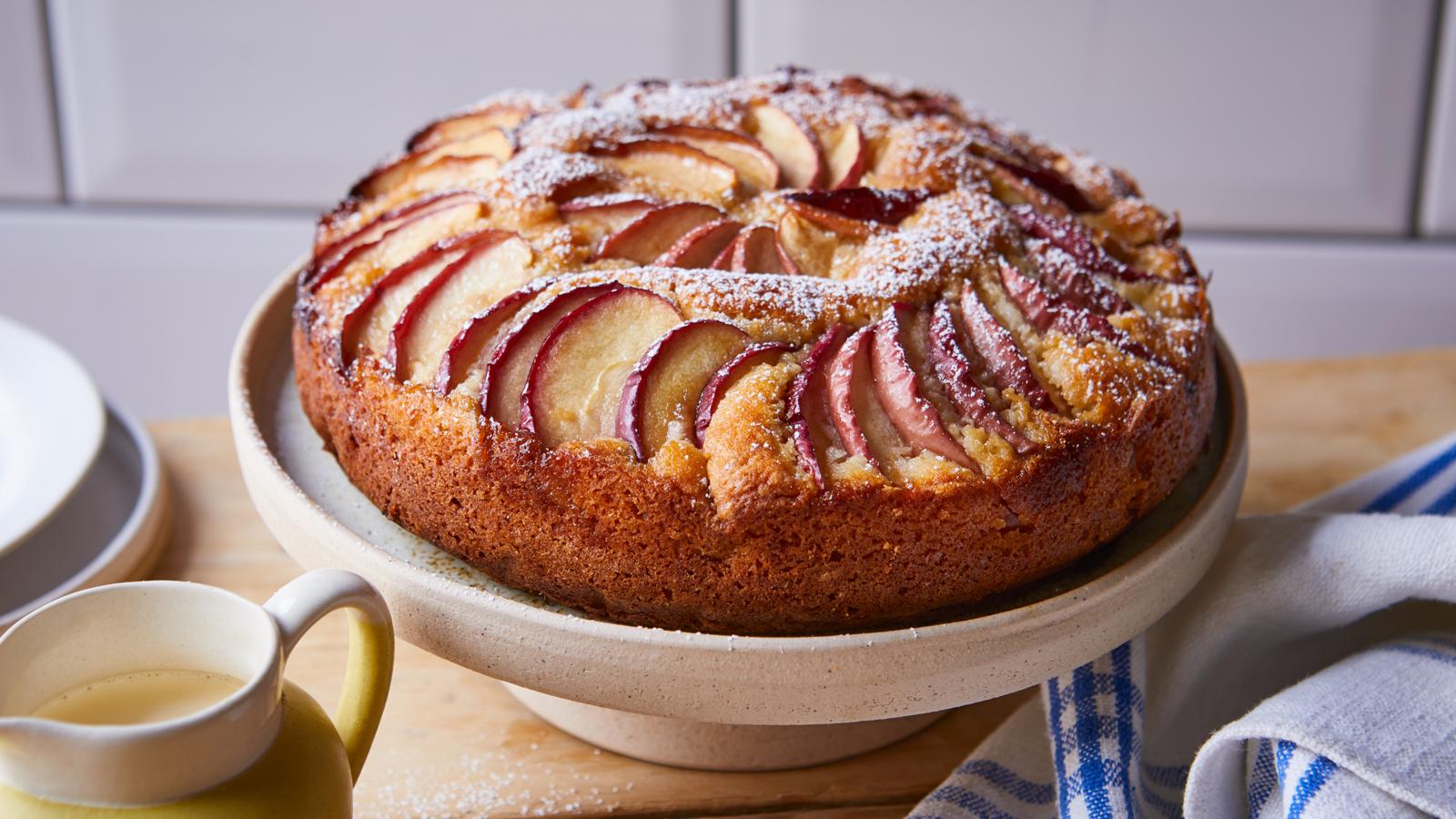 Air fryer apple-topped cake 