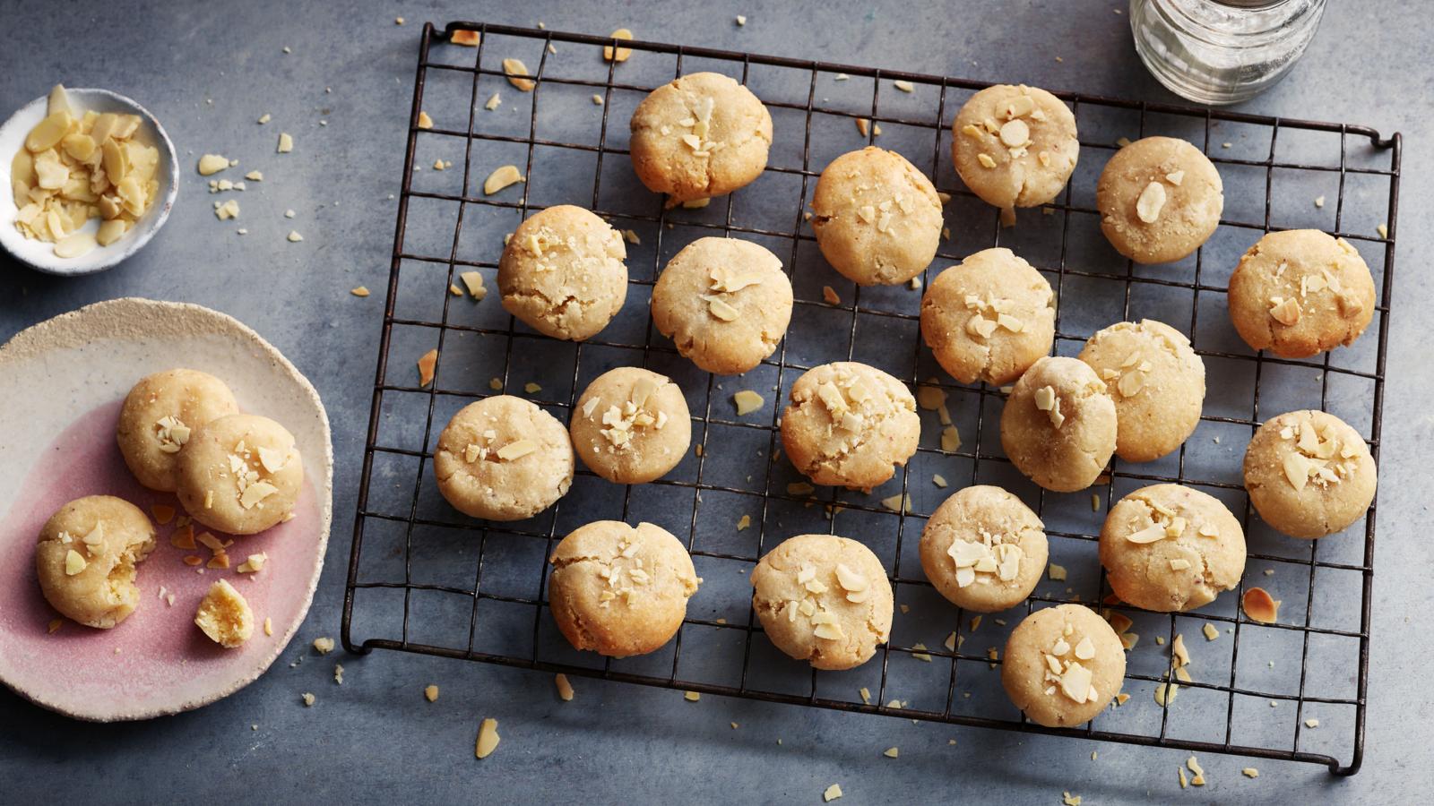 Gluten-free almond biscuits