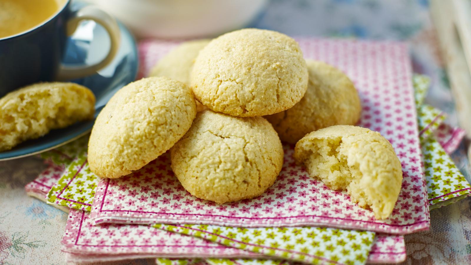 Amaretti biscuits