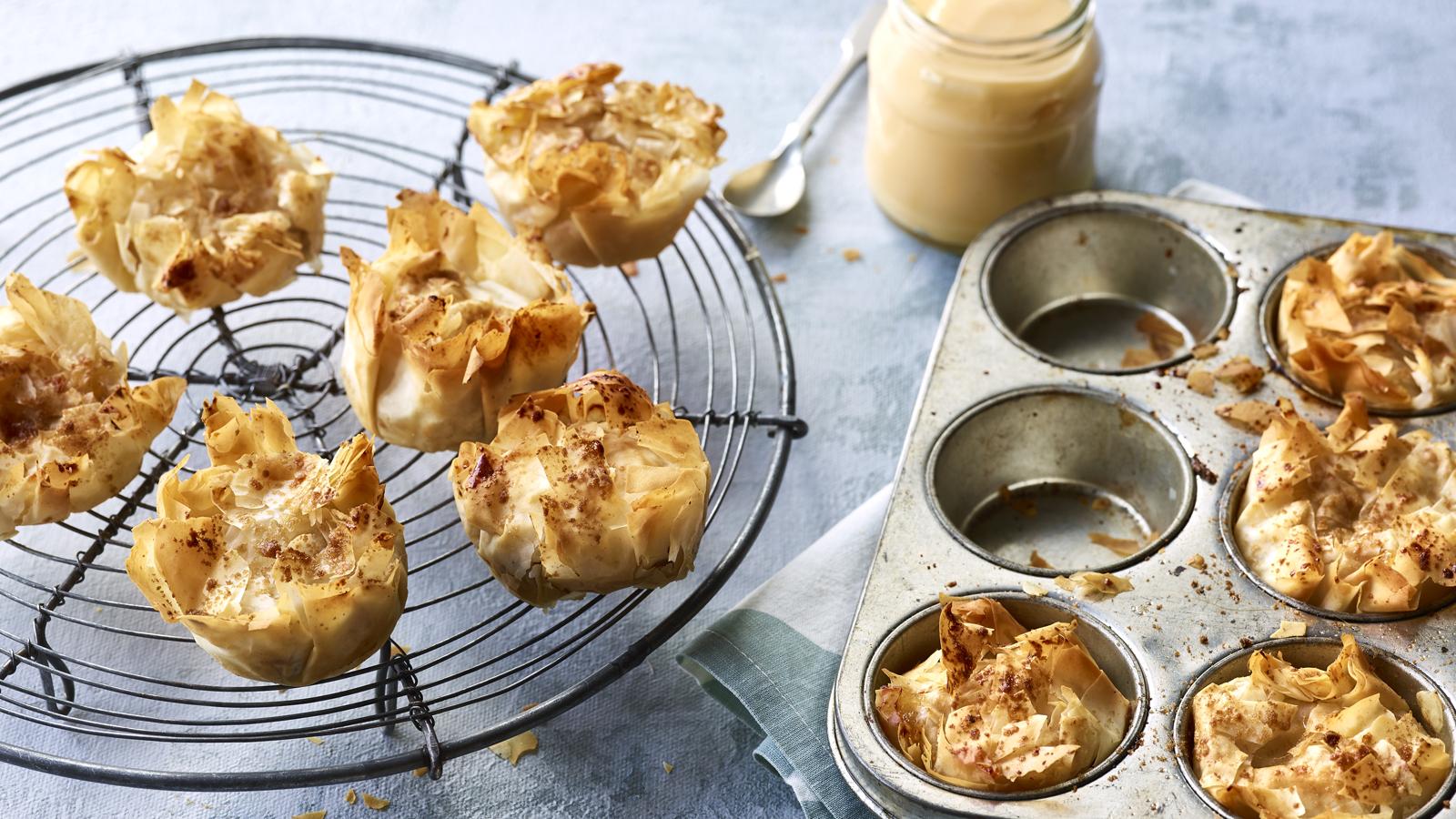 Apple palm pies