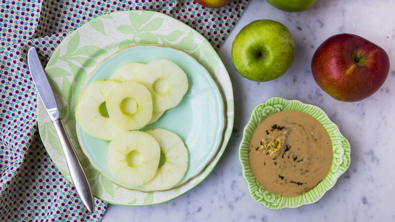 Apple rings with ginger, lemon and black pepper tahini spread