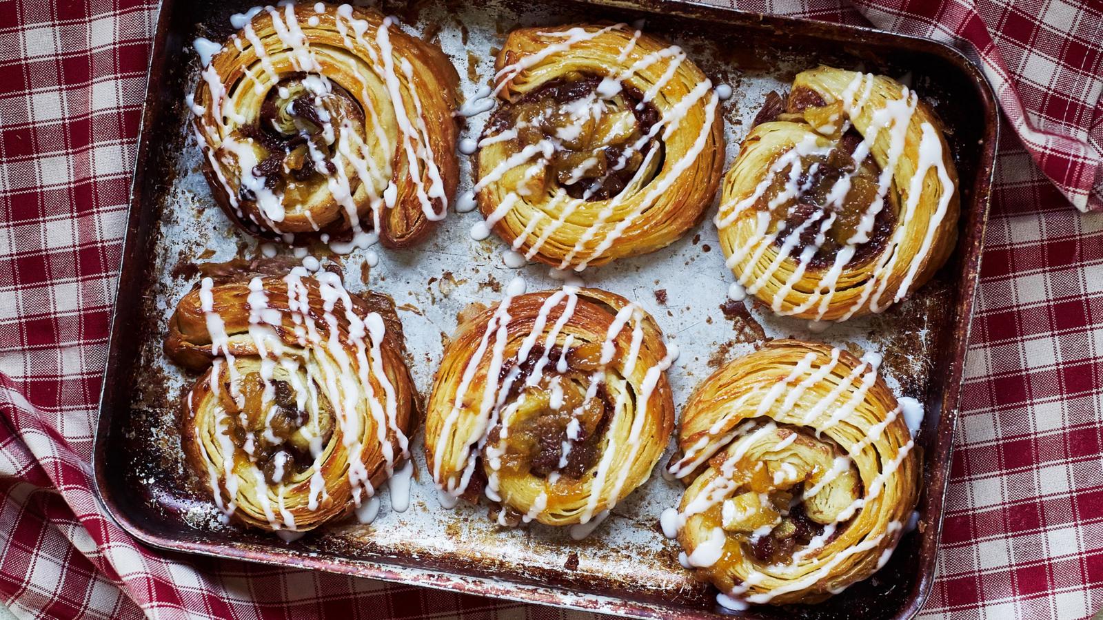 Apple, sultana and cinnamon swirls