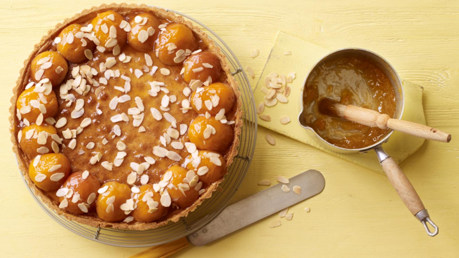 Apricot frangipane tart