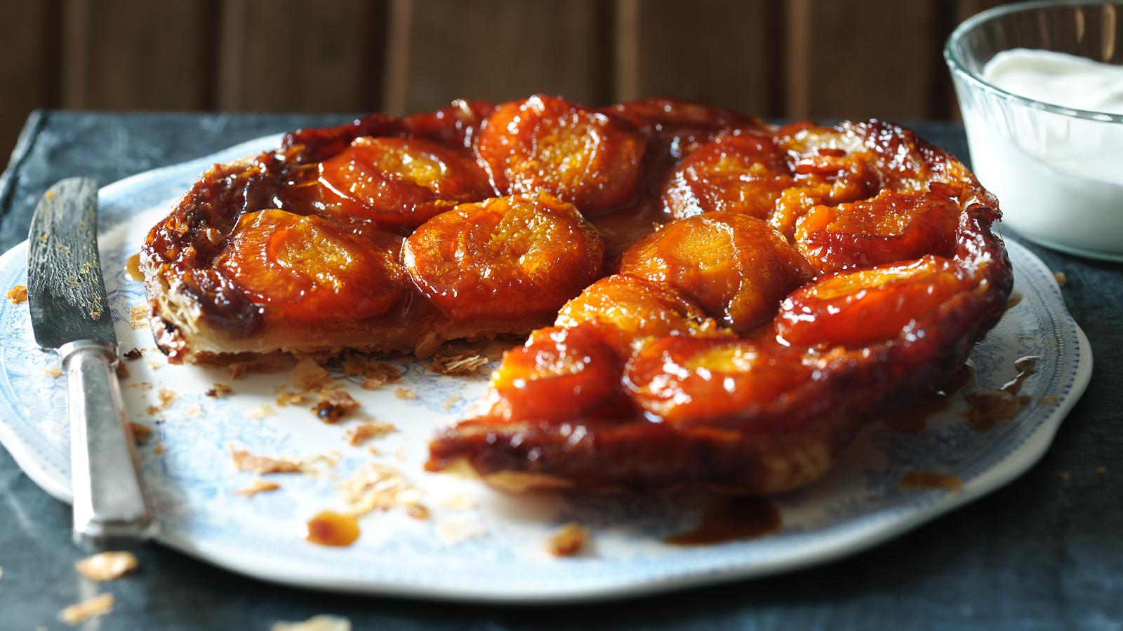 Apricot tarte tatin