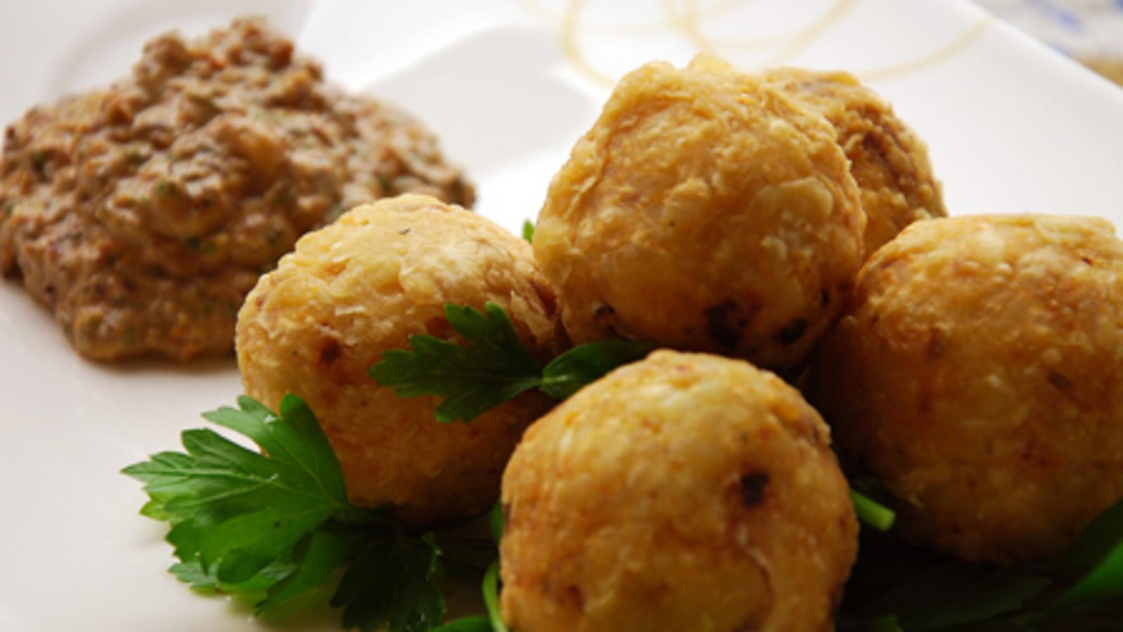 Arancini with tomato and olive tapenade 