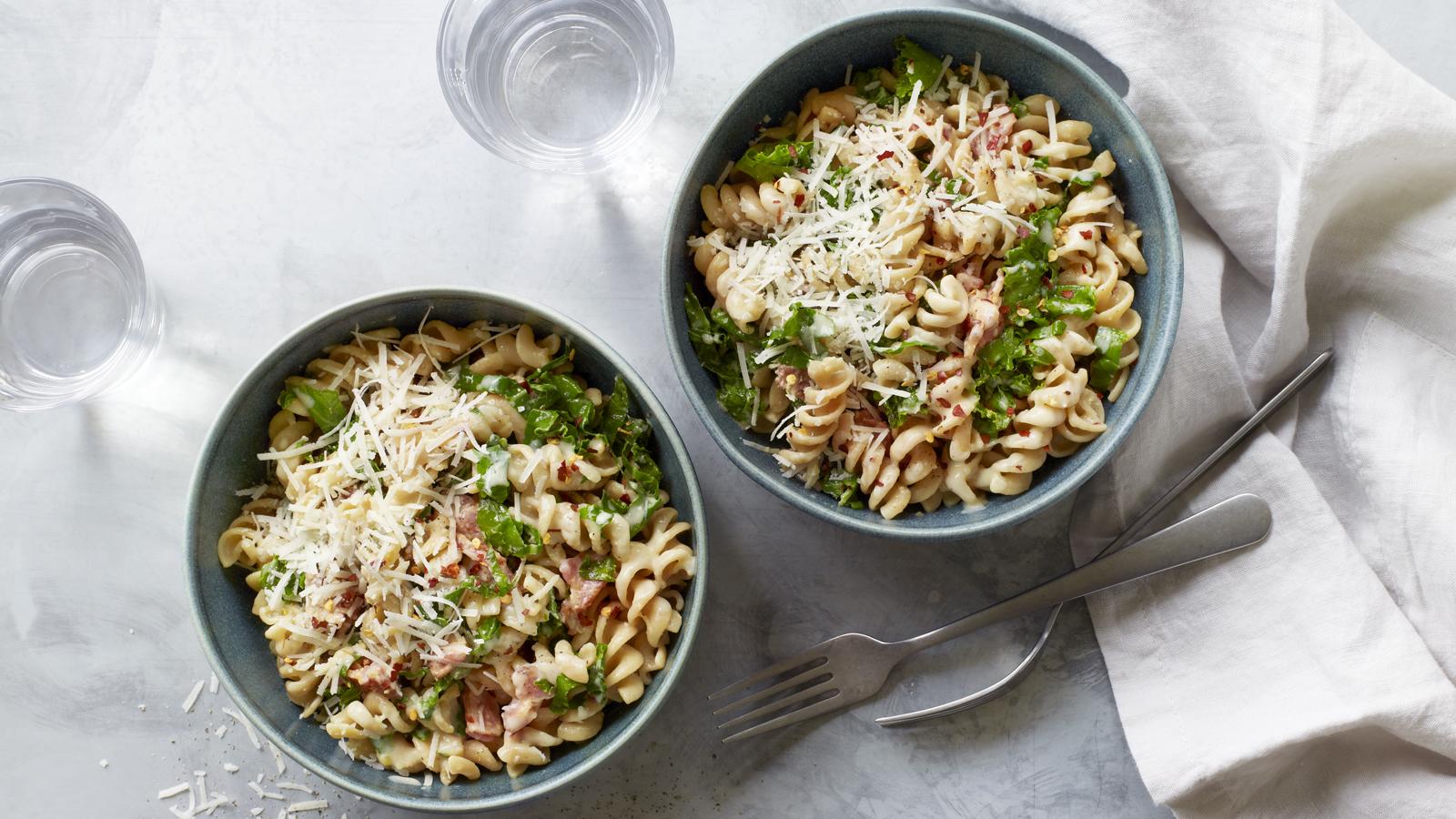 Bacon and kale pasta