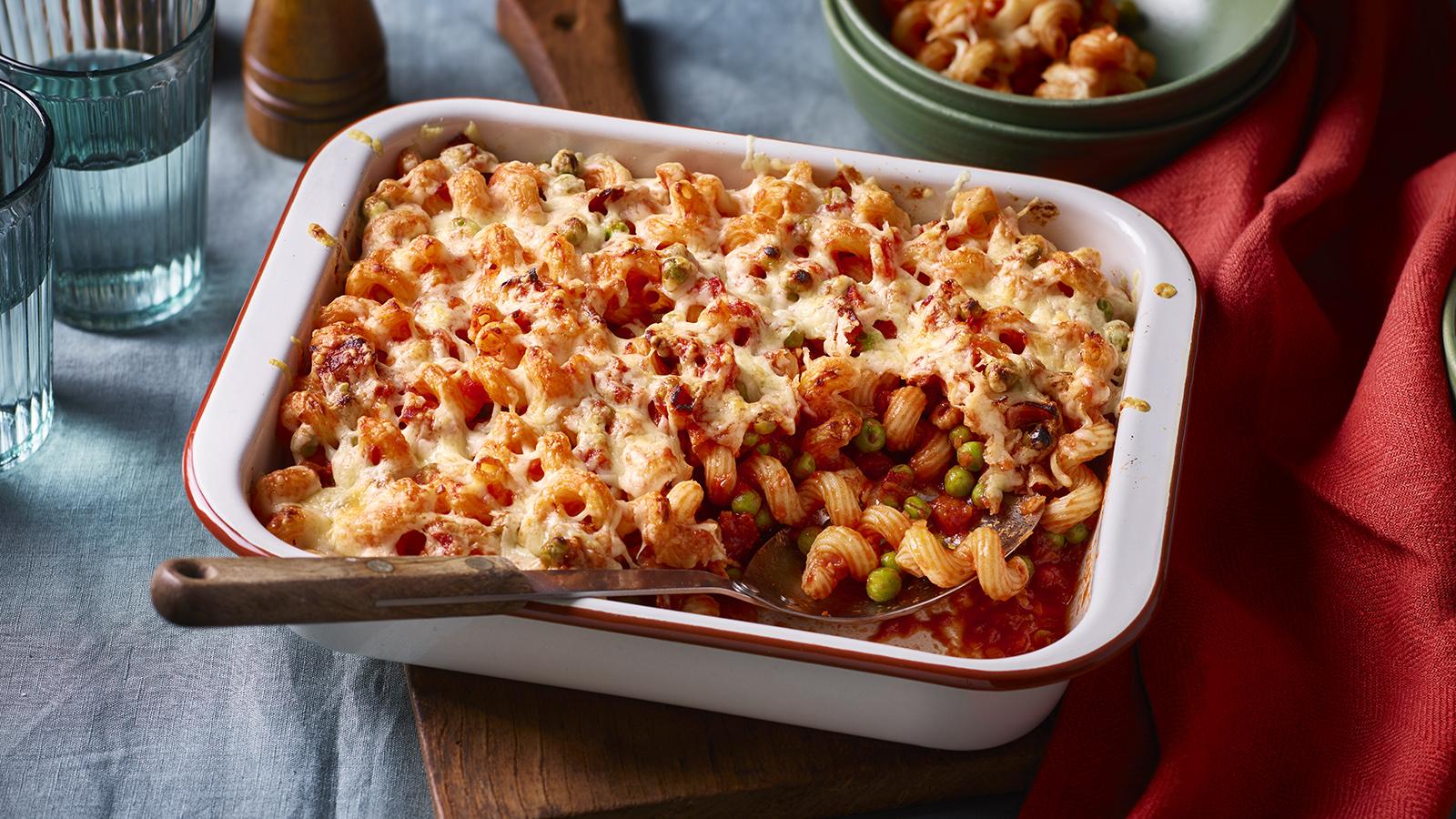 Bacon and pea pasta bake