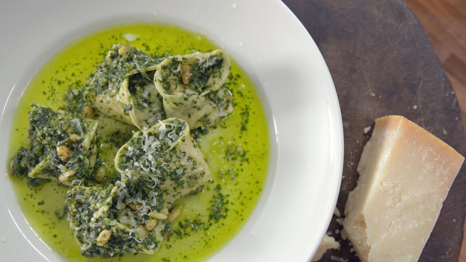 Basic tortellini with ricotta and pine nuts