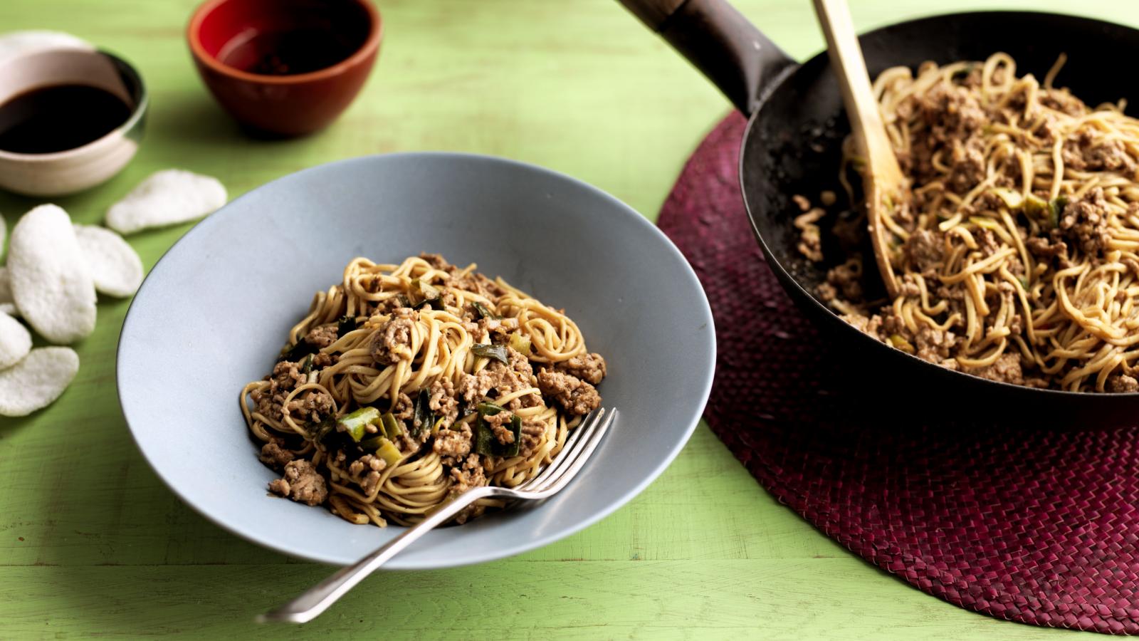 Pork noodles with bean sauce