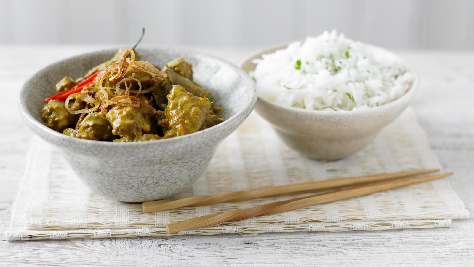 Beef rendang with herby rice 