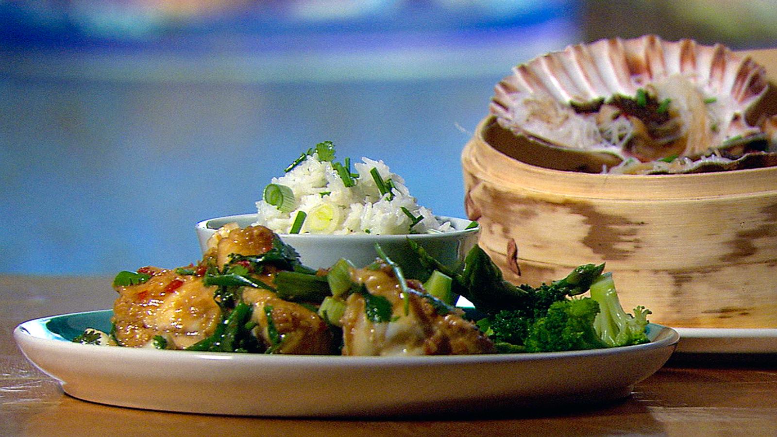 Black bean steamed scallops with noodles