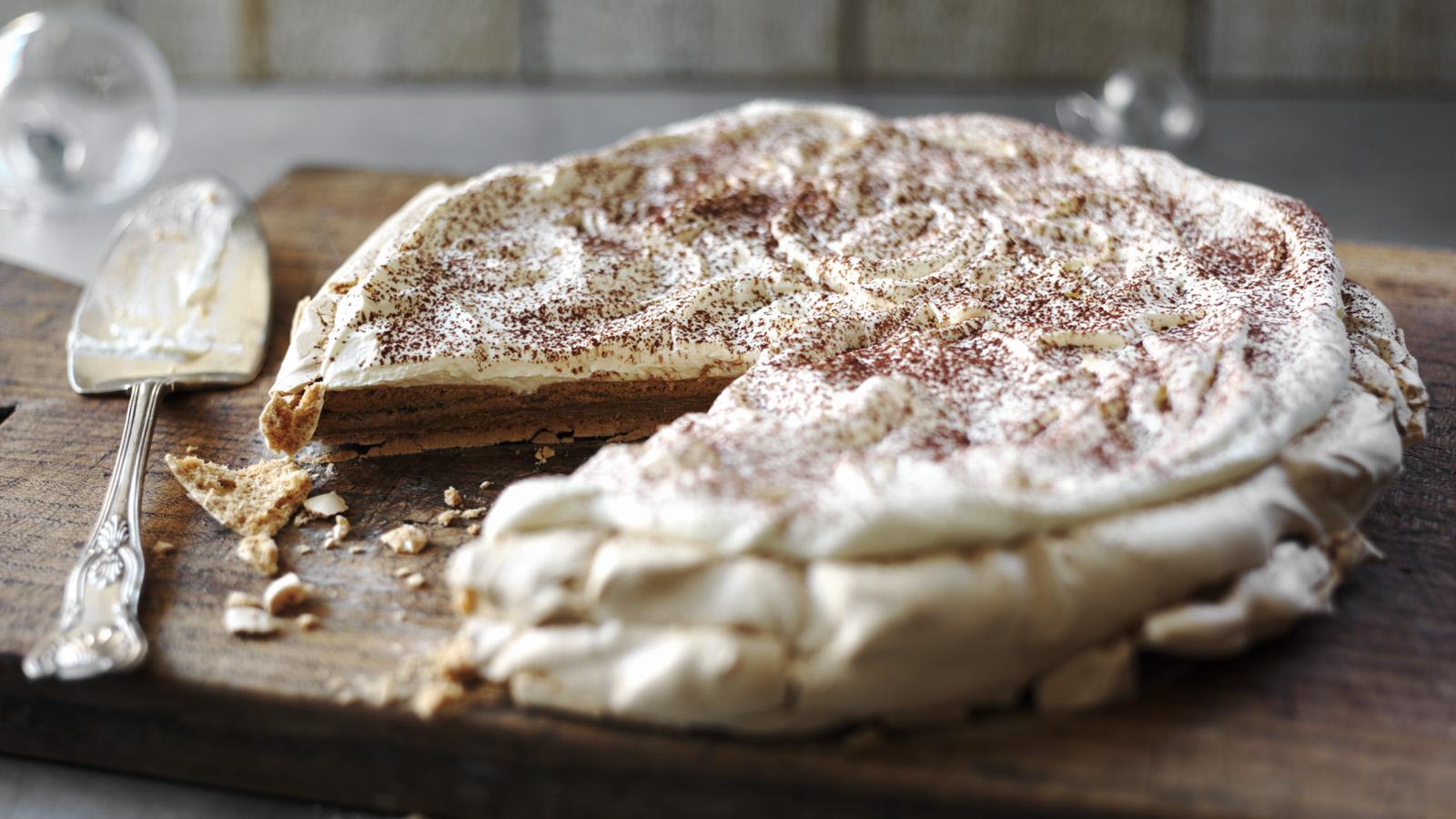 Cappuccino pavlova