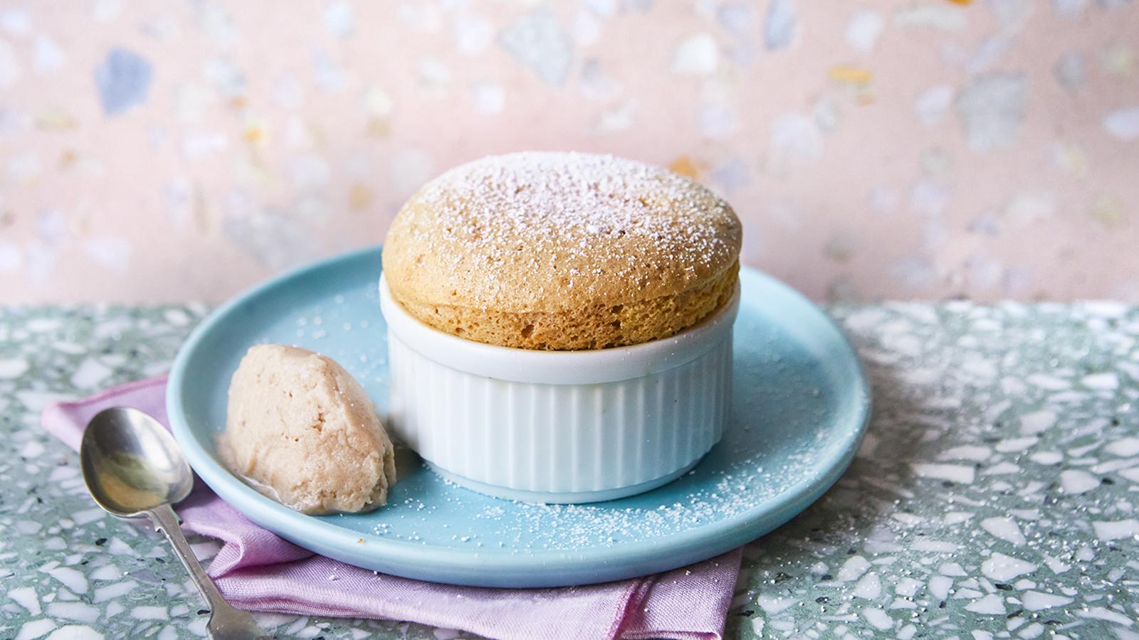 Caramel soufflé with instant banana ice cream