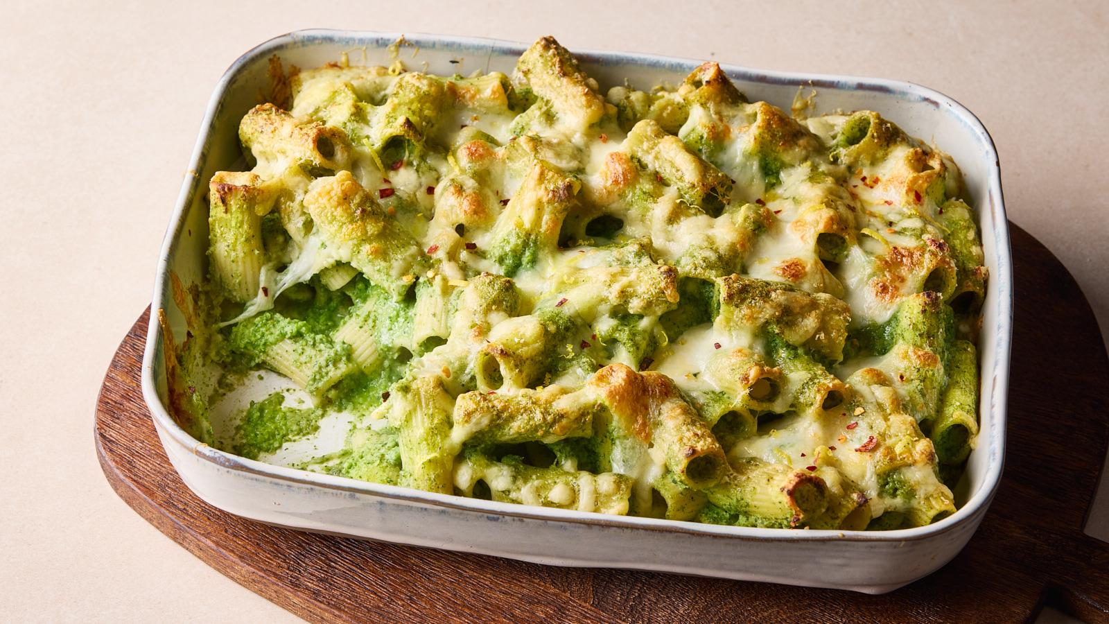 Cheesy green pasta bake 