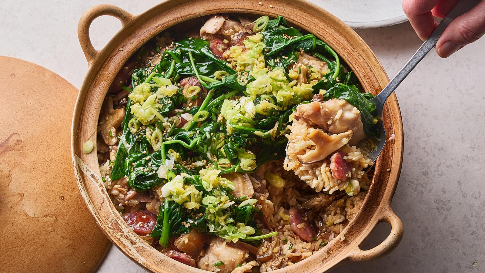 Chicken and mushroom claypot rice